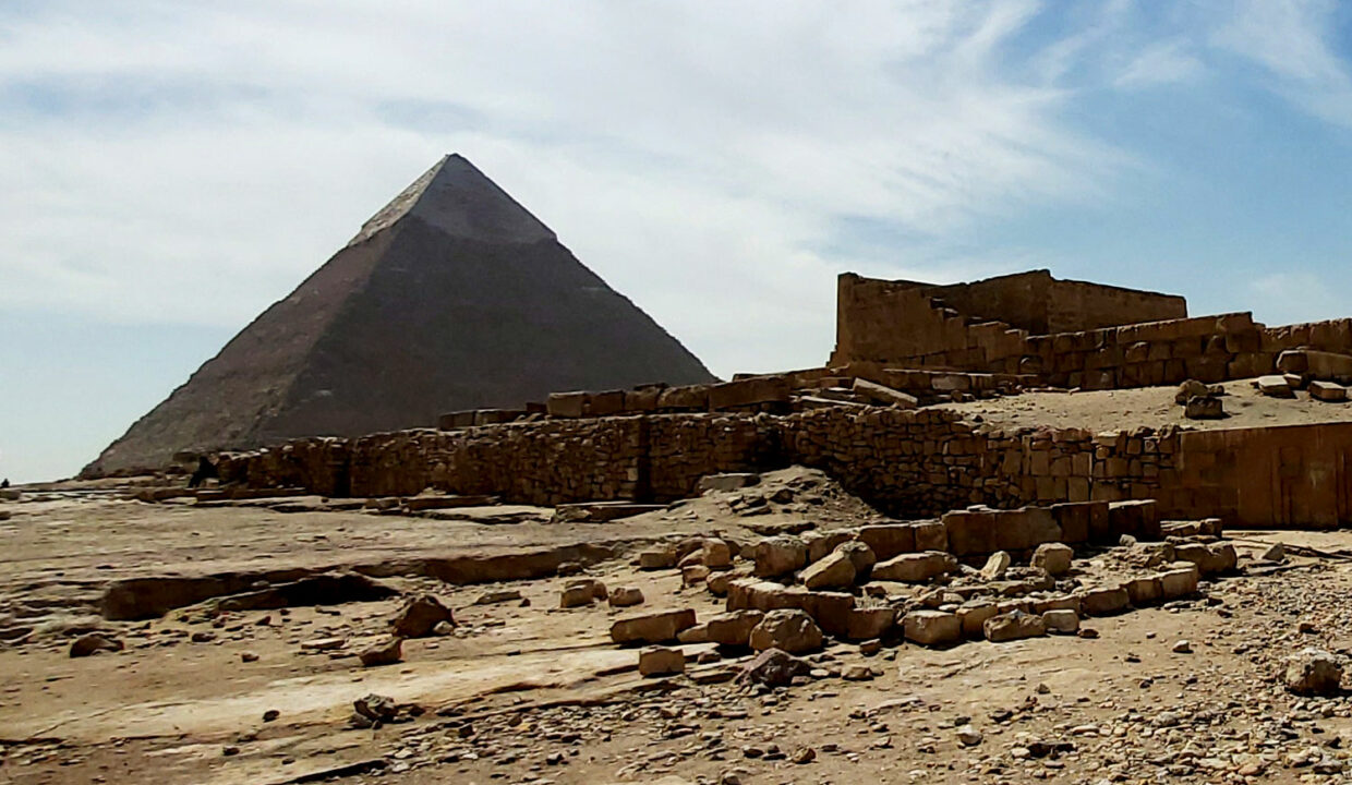 Unveiling the Secrets of the Giza Pyramids: A Journey Through Ancient Egypt