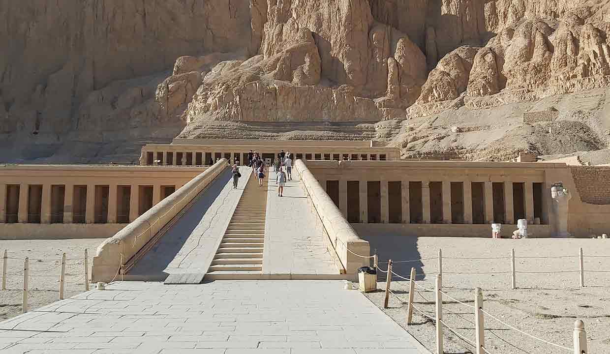 Embark on a Luxor Day Tour and immerse yourself in the splendor of the Valley of Kings, the majesty of Karnak, and the mystique of ancient Thebes. Discover Egypt's heart!